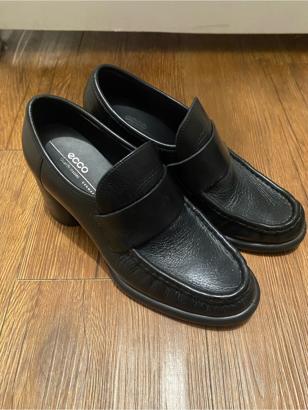 Ecco Black Leather Block Heel Penny Loafers